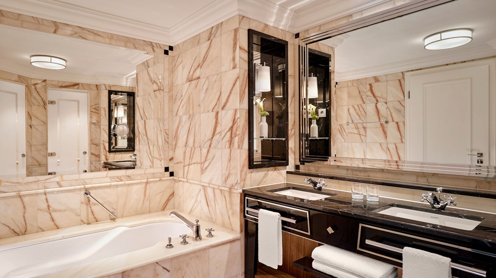 The Ritz Carlton Berlin | Deluxe Room - Bathroom