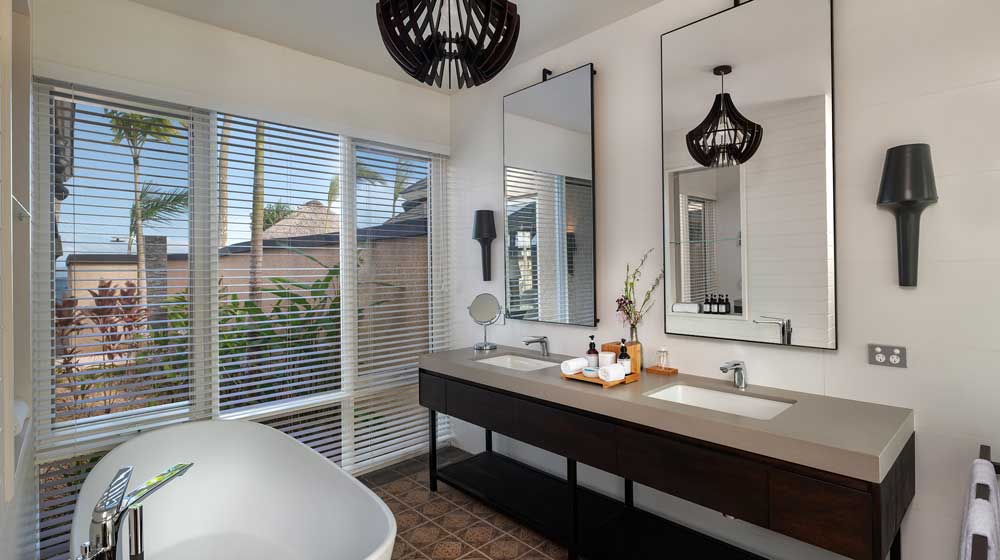 Nanuku Auberge Beachfront Villa | One-Bedroom Bathroom