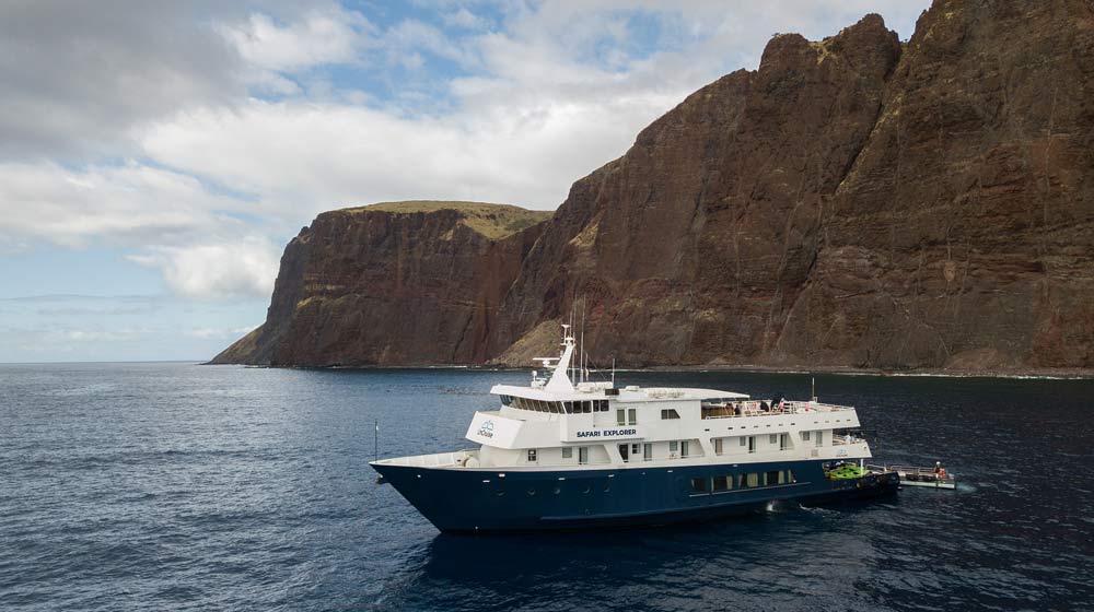 Safari Explorer near Lanai, Hawaii
